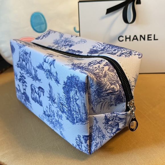 Makeup Case - Picture 4 of 5